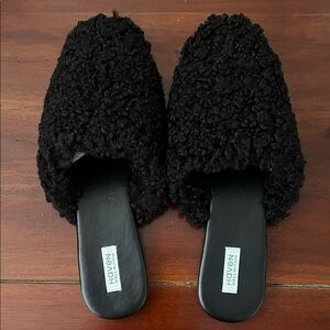 Haven Talbot’s Women's Plush Black Slippers
